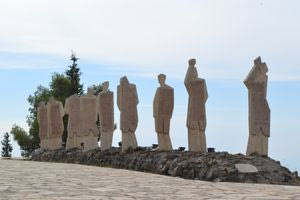 …το αίμα εφαίνετο ραντισμένο εις τους τοίχους των σπιτιών…