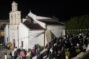 Πλήθος κόσμου στην Μονή Παλιανής για την Παναγία τη Μυρτιδιώτισσα