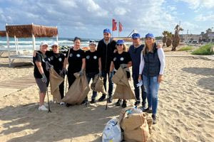 Εθελοντές καθάρισαν την παραλία του Ανισσαρά στη Χερσόνησσο