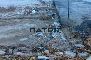 Τόνοι πλαστικών και σκουπιδιών στη θάλασσα στα Πλατειά Περάματα (βίντεο –φωτογραφίες)