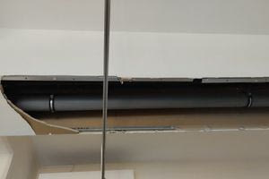 ΠΑΓΝΗ: Κομμάτι της οροφής έπεσε πάνω σε ασθενή! (βίντεο)