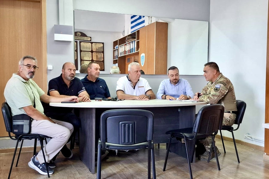 Στο πλευρό του Λιμενικού Σώματος ο Φραγκίσκος Παρασύρης- Επίσκεψη στο Λιμάνι Ηρακλείου για τους μετανάστες