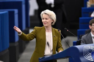 Ούρσουλα Φον Ντερ Λάιεν: Ισχυρά αντιπολεμικά μηνύματα και ευρωπαϊκή ανεξαρτησία