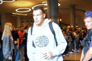 Eurobasket 2025: Αποθέωση για τους διεθνείς κατά την αναχώρηση για το γήπεδο