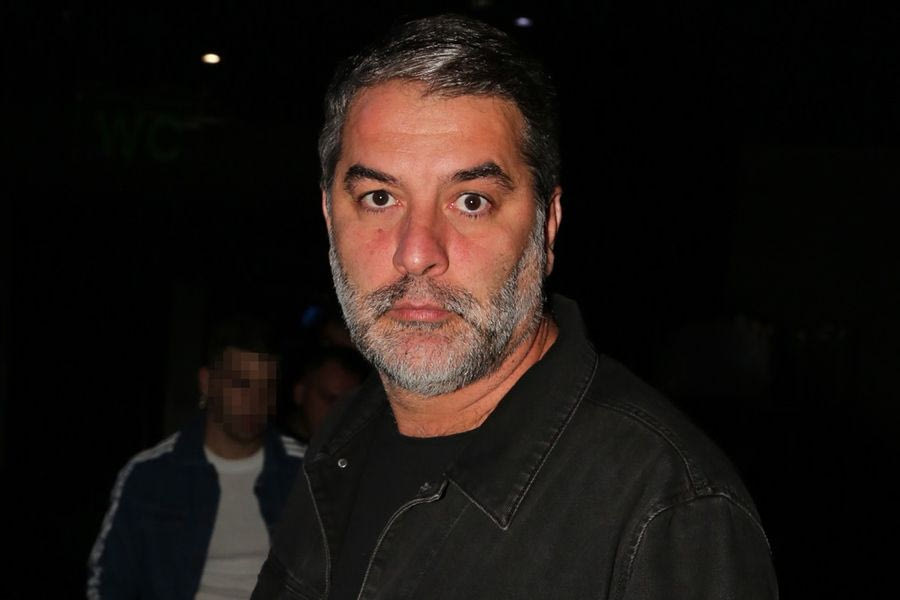 Στην Ευελπίδων ο Βασίλης Μπισμπίκης για το τροχαίο που προκάλεσε στη Φιλοθέη – Δείτε βίντεο