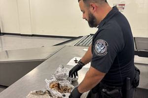 HΠΑ: Βρέθηκαν ανθρώπινα οστά σε αποσκευή ταξιδιώτη