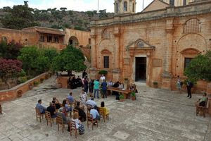 Μια δικογραφία χωρίς… ιερό και όσιο