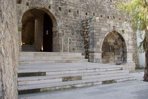 Εκπέμπει “sos” η πύλη Αγίου Γεωργίου στην πλατεία Ελευθερίας – Έκτακτη σύγκληση του δημοτικού συμβουλίου