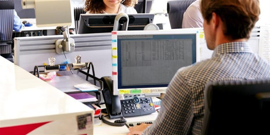 ΕΛΣΤΑΤ: Κατά 34,1% μειώθηκαν οι κενές θέσεις εργασίας
