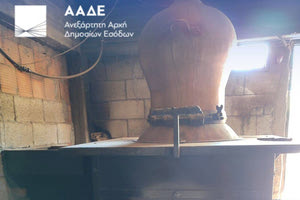 Ηράκλειο: «Γιγαντιαία» ποσότητα υγρού προϊόντος έτοιμου προς απόσταξη κατέσχεσαν οι αρχές