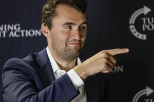 Δολοφονία του Τσάρλι Κερκ: Έκρηξη αναφορών σε «εμφύλιο πόλεμο» στα social media στις ΗΠΑ