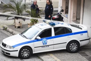 Χωρίς ρεύμα το Αστυνομικό Τμήμα Παγκρατίου: Δουλεύουν με κεριά και φακούς