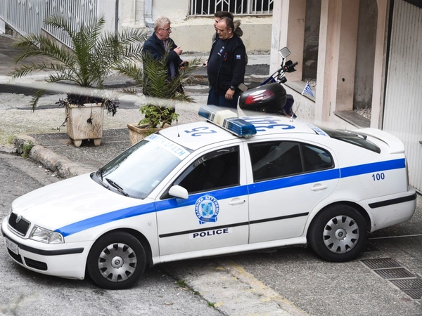 Χωρίς ρεύμα το Αστυνομικό Τμήμα Παγκρατίου: Δουλεύουν με κεριά και φακούς