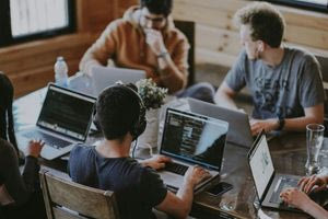 Η χώρα της Ευρώπης που δουλεύει λιγότερο και παράγει περισσότερο