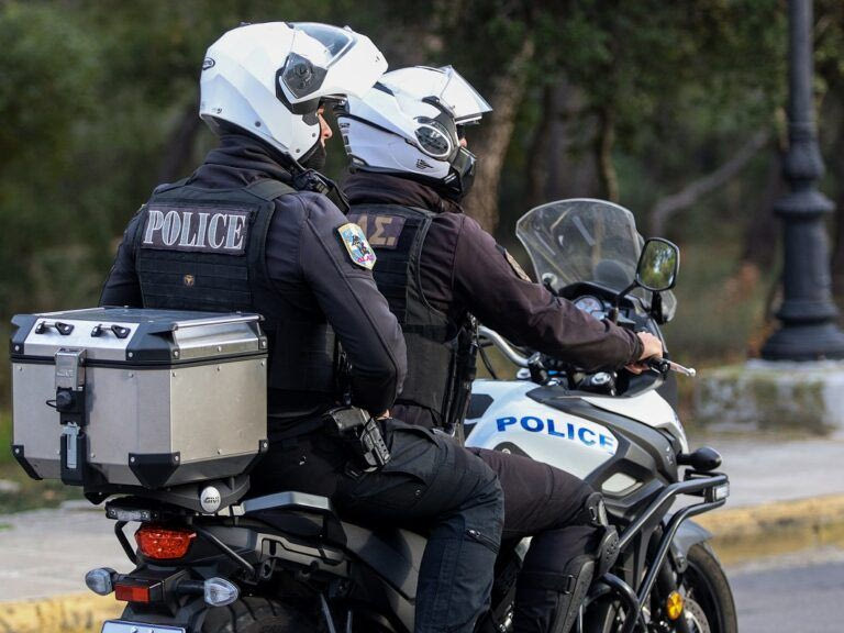 Ένοχοι οι δύο εκ των τριών αστυνομικών της ΔΙΑΣ για βιασμό 19χρονης στο ΑΤ Ομονοίας – Αθώος ο επικεφαλής τους