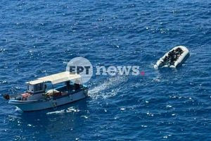 Παραλίγο τραγωδία στη Γαύδο – Ένας ψαράς διέσωσε μετανάστες με το καΐκι του