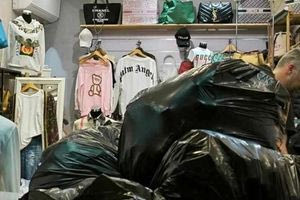 Χερσόνησος: Κατασχέθηκαν πάνω από 10.000 προϊόντα «μαϊμού» σε κατάστημα – Τρεις συλλήψεις