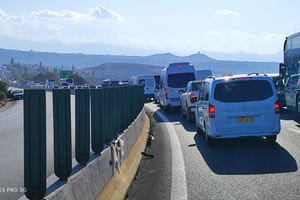 Ηράκλειο: Έληξε το μπλόκο των κτηνοτρόφων στο αεροδρόμιο – Ομαλοποιείται σταδιακά η κυκλοφορία