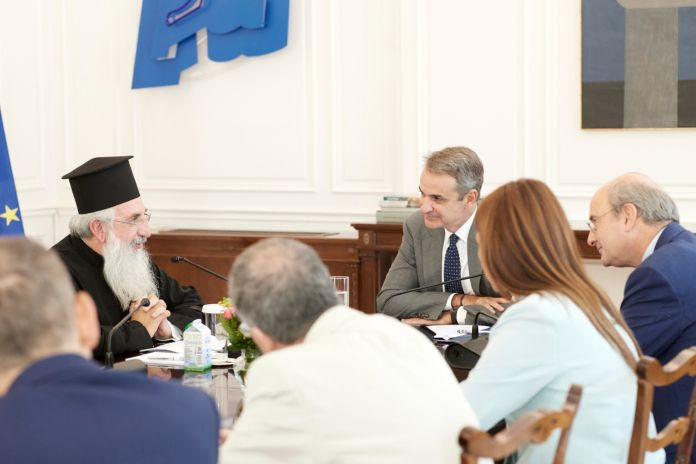 «Θερμό και εποικοδομητικό» το κλίμα στη συνάντηση του Κ. Μητσοτάκη με τον Αρχιεπίσκοπο Κρήτης