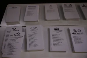 Οι πρώτες δημοσκοπήσεις μετά τη ΔΕΘ: Πώς υποδέχτηκαν τα μέτρα οι πολίτες – Πώς τις διαβάζει το Μαξίμου