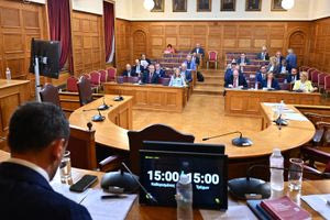 «Δελφινάριο» η Εξεταστική για τον ΟΠΕΚΕΠΕ – Κόντεψαν να πιαστούν στα χέρια για τις…καρέκλες! Η ΝΔ πρότεινε για μάρτυρες ακόμα και μακαρίτες! 