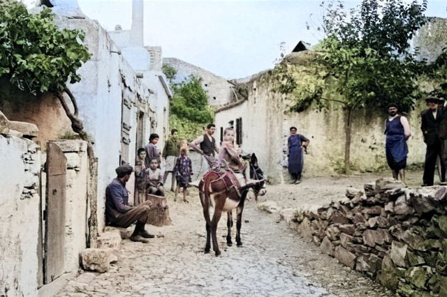 Σκηνή από κρητικό χωριό στο παρελθόν