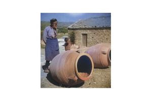 Ηλικιωμένος και παιδί με πιθάρια, το 1934