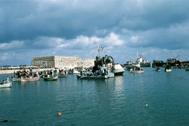 Ο αγιασμός των υδάτων στο Ηράκλειο, το 1967