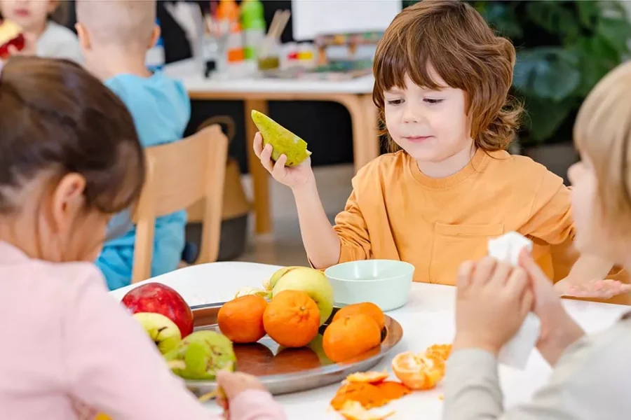 Νέες οδηγίες του Υπουργείου Υγείας για τη διατροφή σε δημόσιους και ιδιωτικούς βρεφονηπιακούς σταθμούς
