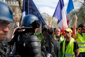 Σε απεργιακό κλοιό η Γαλλία εν μέσω σχηματισμού κυβέρνησης