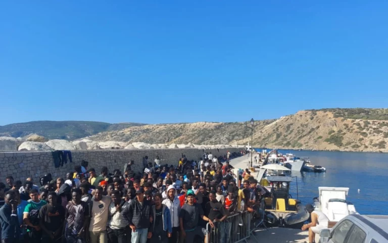 Η νέα έκρηξη των μεταναστευτικών ροών έδειξε τη γύμνια Κρήτης και Κυβέρνησης