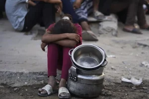 Γάζα: «Ένα φλυτζάνι ρύζι την ημέρα» για τους κατοίκους, σύμφωνα με τη Unicef