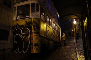 Πορτογαλία: Εκτροχιάστηκε ιστορικό τελεφερίκ – Τρεις νεκροί και δεκάδες τραυματίες