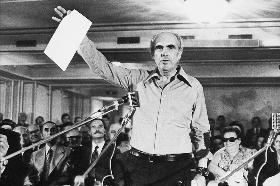 Ο «λαογέννητος πολιτικός φορέας» και το επίκαιρο αίτημα για ΑΛΛΑΓΗ! Στο…πακέτο της ΔΕΘ επενδύει η κυβέρνηση για να αποφύγει το…πακετάρισμα!