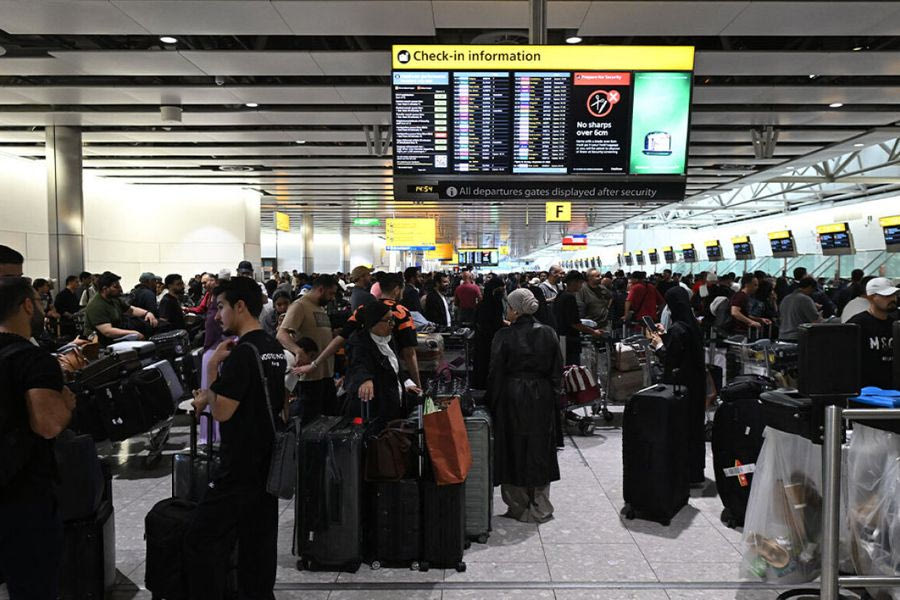 Συνέλαβαν άνδρα για την κυβερνοεπίθεση που προκάλεσε χάος στις πτήσεις στο αεροδρόμιο Χίθροου