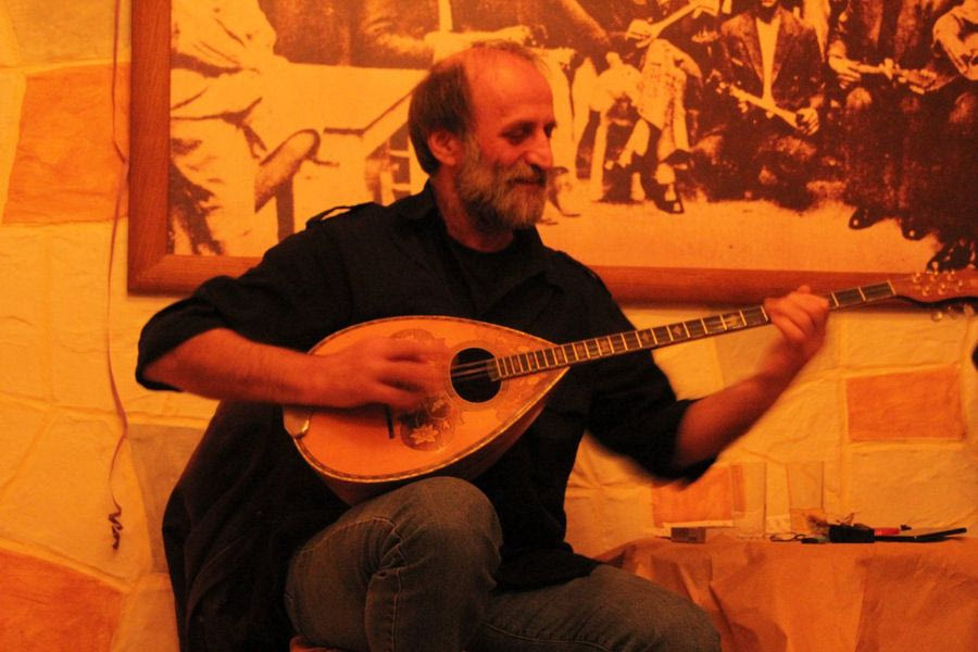 «Ο τελευταίος αυθεντικός ρεμπέτης»: Δάκρυα, αναμνήσεις και αποχαιρετισμοί για τον Χρήστο Λιάτη