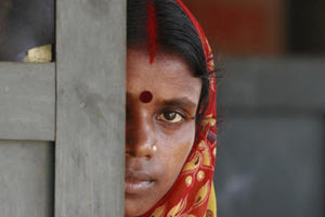 Ινδία: Έκαψε τη γυναίκα του ζωντανή επειδή είχε σκούρο δέρμα