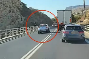 Παραλίγο τραγωδία στον ΒΟΑΚ: Οδηγός προσπέρασε τρία οχήματα σε αντίθετο ρεύμα