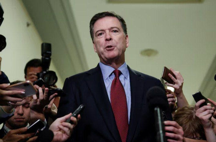 Ο πρώην διευθυντής του FBI Τζέιμς Κόμι κατηγορείται για παρεμπόδιση της δικαιοσύνης και ψευδείς δηλώσεις