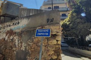 Ετοιμόρροπα και εγκαταλελειμμένα κτίρια στο Ηράκλειο: Μια μόνιμα ανοιχτή πληγή (φωτογραφίες)