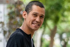 Σωτήρης Κοντιζάς: Χόρεψε κρητικά σε γάμο φίλων του (video)