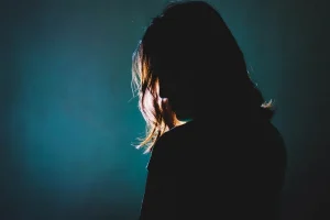 «Παντρέψου με ή πέθανε» – Νεαρός από το Βόλο έκανε κόλαση τη ζωή πρώην συντρόφου του