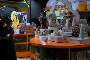 Ρωσίδα πούλησε… την ψυχή της για μια συλλογή από κούκλες Labubu – Πώς αντέδρασε η εκκλησία