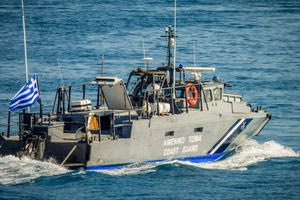 Διασώθηκε οικογένεια Αυστριακών στον κόλπο του Αγίου Όρους – Ανατράπηκε το ταχύπλοό τους