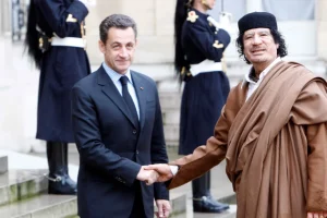 Ένοχος ο Σαρκοζί για παράνομο χρηματισμό ύψους δεκάδων εκατομμυρίων από τον Καντάφι