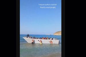 Βίντεο με την άφιξη μεταναστών στη Γαύδο – Η στιγμή που λουόμενοι τους διώχνουν