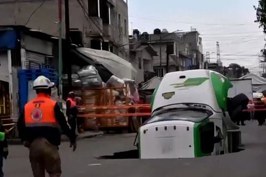 Μεξικό: Δρόμος… «κατάπιε» φορτηγό – Δείτε βίντεο