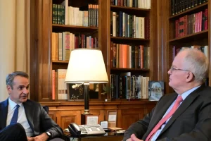 Κυρ. Μητσοτάκης: Μειώνουμε φόρους και αυξάνουμε μισθούς – Το πλεόνασμα κάθε χρόνο θα επιστρέφεται στους πολίτες