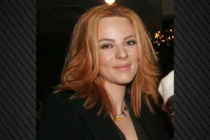 Η Ναταλία Λιονάκη διδάσκει γραφή και ανάγνωση σε ορφανά παιδιά στο σχολείο της Κένυας – Η ζωή ως μοναχή Φεβρωνία