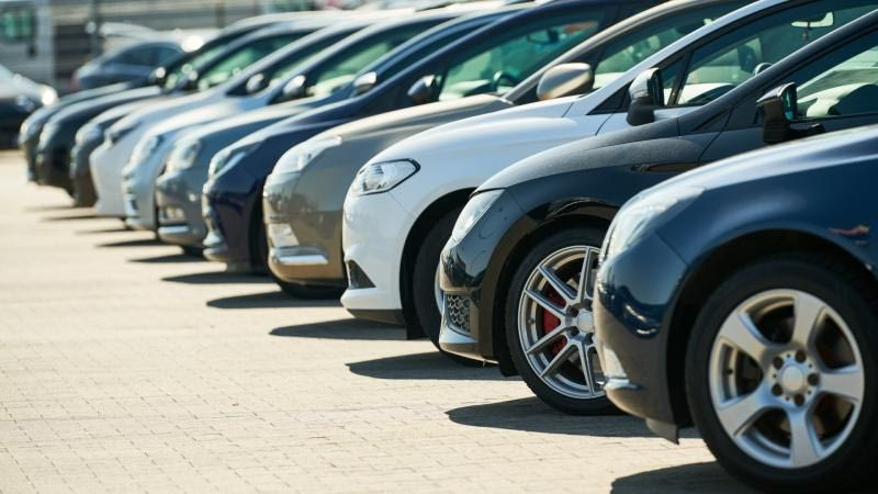 Ηράκλειο: Τι ψάχνουν οι Αρχές για το κρυφό γκαράζ με τα κλεμμένα οχήματα σε αποθήκη συνεργείου